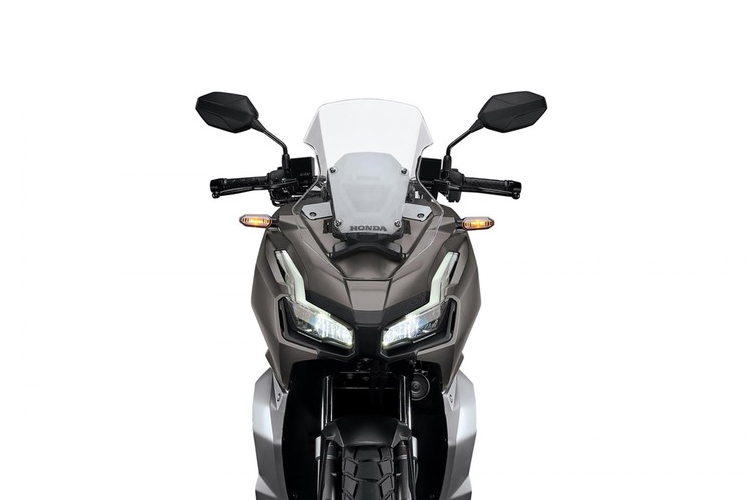 Sau khi được Honda chính thức ra mắt tại Nhật Bản vào cuối năm ngoái, phiên bản 2021 của mẫu xe ga Honda ADV 150 2021 mới đã chính thức cập bến thị trường Đông Nam Á, cụ thể là Malaysia. Theo đó, Honda ADV 150 2021 tại Malaysia sẽ có giá bán ở mức 11.999 Ringgit, tương đương 67,8 triệu đồng.
