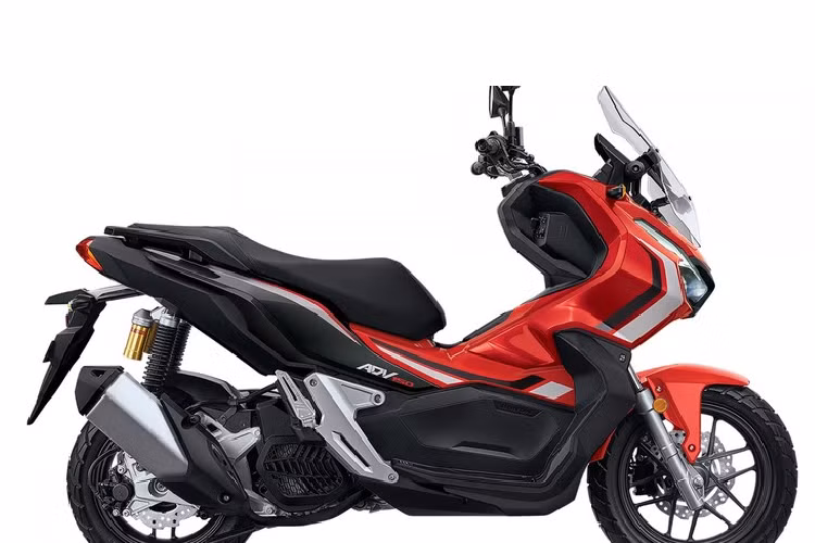 Bên dưới yên xe là cốp chứa đồ có dung tích 27,8 lít, cho phép người dùng để được một mũ bảo hiểm fullface và một số vật dụng cá nhân.