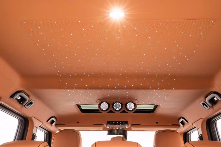 Đặc biệt, sức mạnh của Brabus 800 Widestar từ khối động cơ tăng áp kép V8 4.0 lít nguyên bản đã được tinh chỉnh lại để cho ra công suất lên đến 789 mã lực và 1.000Nm mô-men xoắn cực đại.