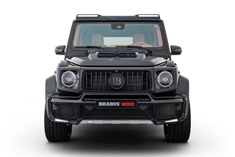 Khác với đời cũ, AMG G63 mới được trang bị hộp số tự động 9 cấp với lẫy chuyển số tích hợp trên vô lăng. Mức giá xe Brabus G800 Widestar sẽ gần gấp 3 lần giá của một chiếc G63 chính hãng đang bán ra tại Việt Nam.