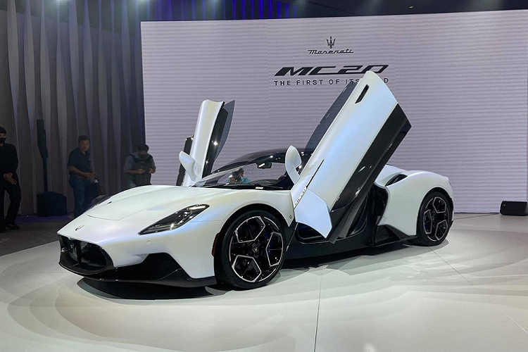 Maserati MC20 được trang bị khối động cơ xăng V6, tăng áp kép, dung tích 3.0 lít, tạo ra công suất tối đa 621 mã lực tại tua máy 7.500 vòng/phút và mô-men xoắn cực đại 730 Nm tại tua máy 3.000 vòng/phút.