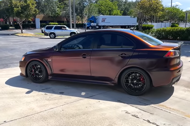 Nhìn chung, “DipYourCar” một lần nữa lại cho chúng ta thấy loại sơn hoàn thiện đổi màu có thể mang đến hiệu ứng bắt mắt như thế nào nếu được làm chuẩn.