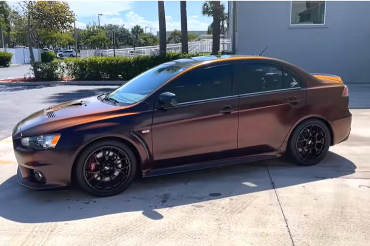 Dựa theo trang web của “DipYourCar”, lượng sơn ZBO đủ để nhúng một chiếc xe cỡ lớn có giá trên 1.100 USD, một cái tiền không quá cao để có một chiếc xe Mitsubishi Lancer Evo cá nhân hóa, thật sự bắt mắt trên đường.