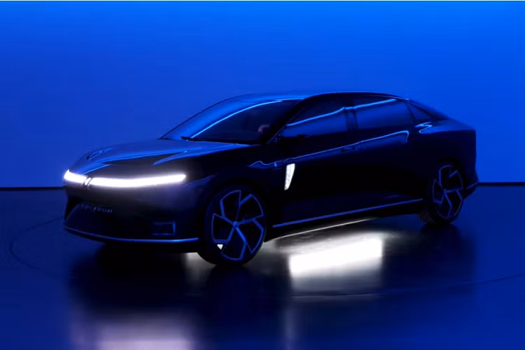 Buổi ra mắt không tiết lộ quá nhiều về chiếc xe Foxconn Model E mới, nhưng giờ đây, thông qua một đoạn video mới trên kênh YouTube chính thức của Pininfarina, chúng ta đã có một cái nhìn tổng thể về nó, bao gồm cả hình ảnh bên trong.