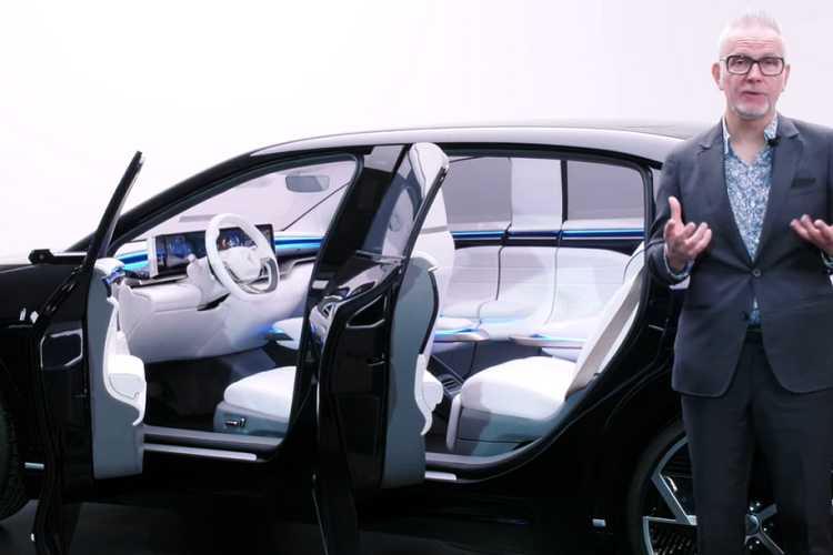 Model E của Foxconn dự kiến sẽ được bán vào năm 2023. Hiện tại, mẫu xe mới này có thể sẽ chỉ dành riêng cho thị trường Đài Loan, và nhà sản xuất chưa công bố kế hoạch đưa nó ra thị trường quốc tế.