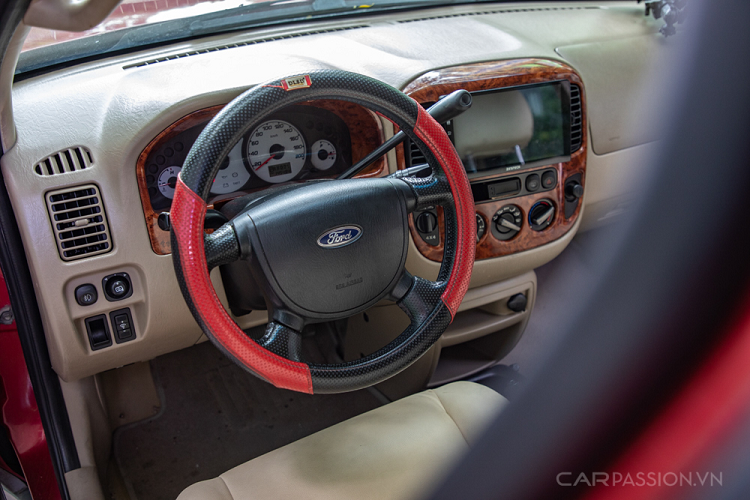 Tại Việt Nam, Ford Escape được bán từ năm 2001 đến cuối năm 2013 với số lượng xe khoảng 10.000 xe. Con số này không quá cao so với doanh số Ranger ngày nay. Nhưng ở thời điểm đó để mua được chiếc xe thì nó khó hơn bây giờ rất rất nhiều lần. Sau 15 năm có mặt tại Việt Nam, trải qua biết bao thăng trầm của ngành xe lẫn kiểu dáng của xe, thế như Ford Escape 2007 vẫn giữ được vẻ đẹp "vượt thời gian".