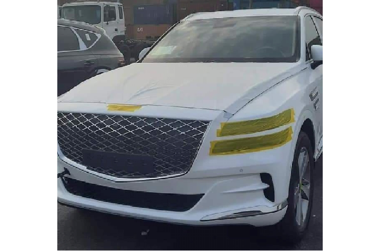 Genesis GV80 2021 còn sở hữu trang bị đầy đủ các công nghệ an toàn và hỗ trợ lái mới nhất của hãng như 10 túi khí (Tiêu chuẩn), loạt các hệ thống như điều khiển hành trình thích ứng thông minh, hỗ trợ phòng tránh va chạm trước/sau, cảnh báo điềm mù,…