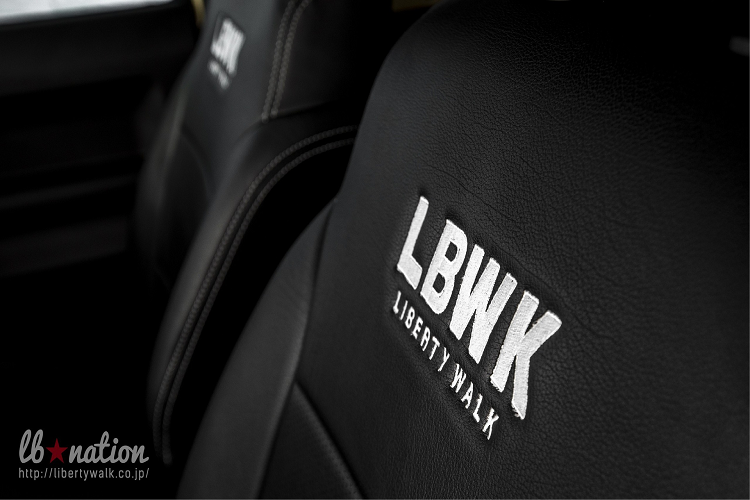 Chưa rõ là hãng độ Nhật Bản có can thiệp vào động cơ của mẫu SUV này hay không. Nguyên bản, Jimny sử dụng động cơ K15B 1.5L với công suất 100 mã lực và mô-men xoắn 130 Nm.