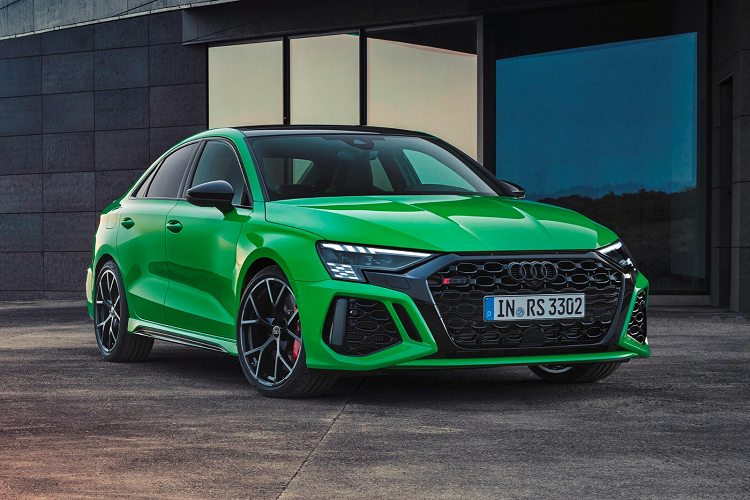 Trong lần ra mắt này, Audi RS3 2022 mới có 2 biến thể: Sedan 4 cửa và Sportback 5 cửa. Tuy nhiên, Audi chỉ phân phối phiên bản RS3 Sedan tại thị trường Mỹ.
