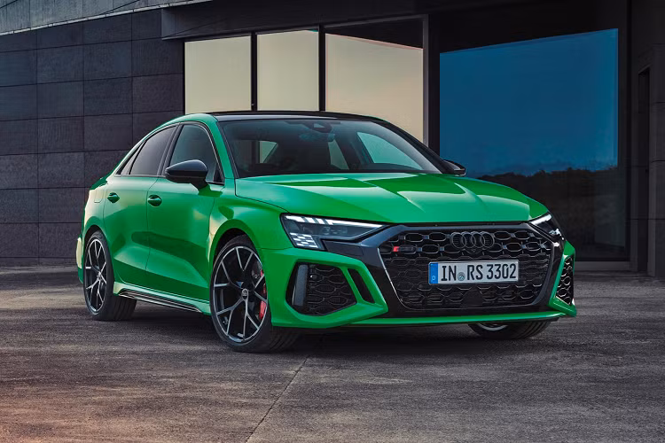 Trong lần ra mắt này, Audi RS3 2022 mới có 2 biến thể: Sedan 4 cửa và Sportback 5 cửa. Tuy nhiên, Audi chỉ phân phối phiên bản RS3 Sedan tại thị trường Mỹ.