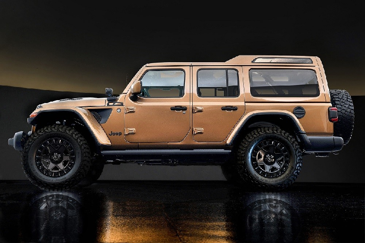 Được gọi bằng cái tên Jeep Wrangler Overlook Concept, mẫu xe này ra đời dựa trên Wrangler Sahara. Nói cách khác, đây là phiên bản kéo dài của Jeep Wrangler Sahara mới với nội thất 3 hàng ghế mới bên trong. Khác với Wrangler Sahara thông thường, Jeep Wrangler Overlook Concept sở hữu nội thất được kéo dài thêm 305 mm để có đủ chỗ cho hàng ghế thứ 3 mới. Ngoài ra, phần trần xe của mẫu xe concept này cũng được nâng cao thêm 127 mm so với Jeep Wrangler Sahara tiêu chuẩn.