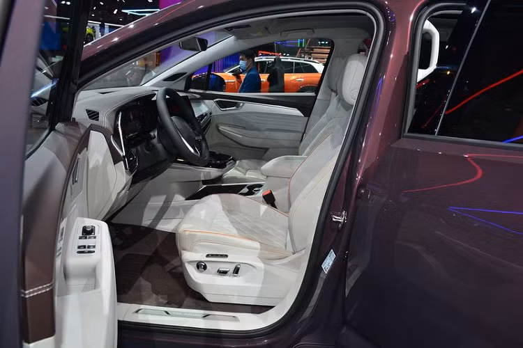 Những con số kích thước của Talagon thật sự ấn tượng, đặc biệt là khi Talagon được xây dựng dựa trên nền tảng MQB Evo, vốn chỉ dành cho các dòng xe nhỏ gọn của VW Group, chẳng hạn như Golf mới, Skoda Octavia, Seat Leon và Audi A3.