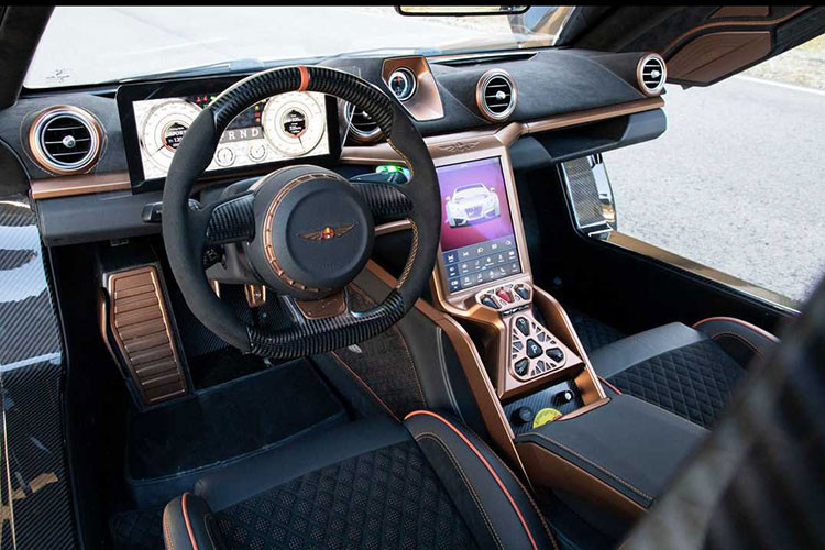 Mẫu Hypercar thanh lịch, độc đáo này được phát triển và chế tạo hoàn toàn tại Tây Ban Nha. Chiếc xe sở hữu thiết kế ngoại thất được lấy cảm hứng từ Dubonnet Xenia cổ điển và chia sẻ những giá trị đã biến Hispano Suiza trở thành một trong những thương hiệu xe hơi sang trọng, đẳng cấp bậc nhất trong ngành công nghiệp xe hơi.