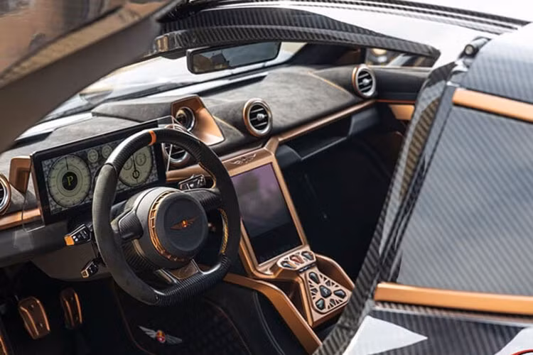 Kế hoạch sản xuất của mẫu Hypercar này dự kiến sẽ bắt đầu ở Barcelona, Tây Ban Nha với những chiếc xe đầu tiên được xuất xưởng và bàn giao tới tay khách hàng vào năm 2022. Ngoài ra, thương hiệu cũng ước tính thời gian sản xuất mỗi chiếc xe có thể mất khoảng 7 tháng.