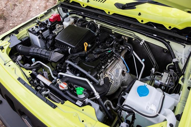 Tương tự phiên bản nhập Nhật, Suzuki Jimny sản xuất tại Ấn Độ sử dụng động cơ Xăng 4cyl dung tích 1.5L (N/A; K15B) cho công suất tối đa 100 mã lực tại 6.000 vòng/phút và mô-men xoắn cực đại 128Nm có được từ 4.400 vòng/phút.