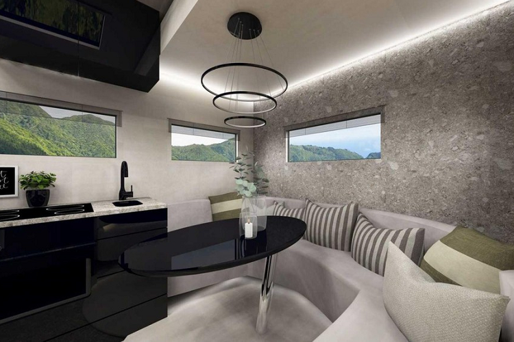 Về công suất, SOD Rise 4x4 có bộ pin lithium-ion 400 Ah và được trang bị cả những tấm pin năng lượng mặt trời lên tới 840 watt. Nó mang theo 400 lít nước ngọt và 150 lít nước xám, và nó cũng sẵn sàng hoạt động cho cả 4 mùa với hệ thống sưởi và điều hòa không khí.