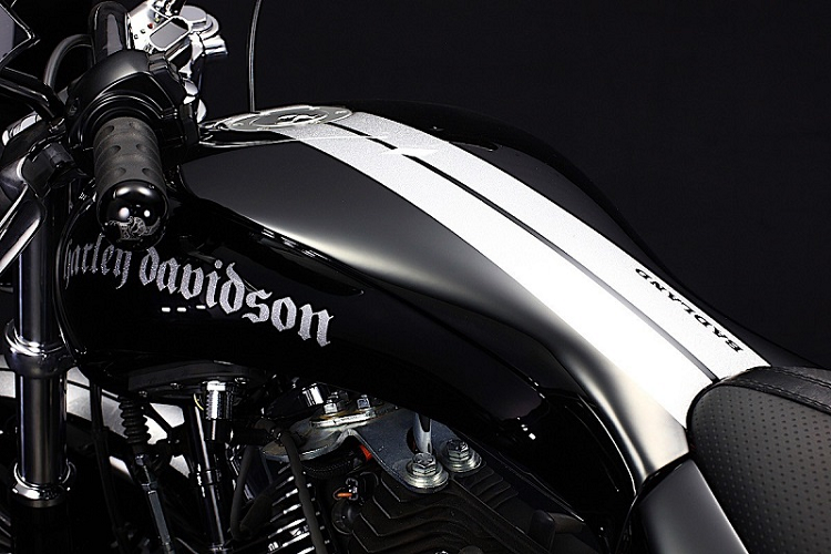 Điều này có nghĩa là Heart Breaker vẫn sử dụng động cơ V-Twin 1.690cc làm mát bằng không khí, sản sinh công suất tối đa 75 mã lực và momen xoắn cực đại 132 Nm tại 3.250 vòng/phút.