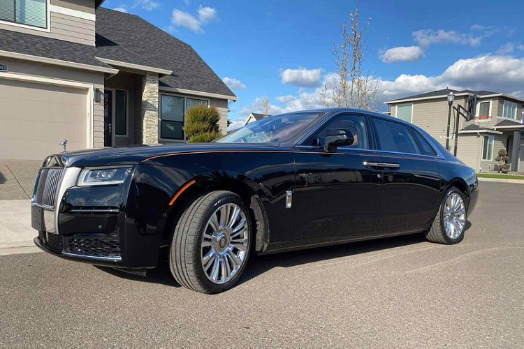 Dòng xe siêu sang Rolls-Royce Ghost thế hệ mới sẽ được trang bị khối động cơ xăng V12, tăng áp kép, dung tích 6.75 lít, sản sinh công suất tối đa 563 mã lực tại vòng tua máy 5.000 vòng/phút và mô-men xoắn cực đại 850 Nm tại vòng tua máy 1.600 vòng/phút như trước.