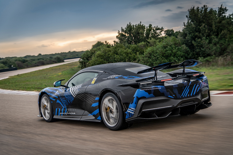 Được biết, siêu xe Pininfarina Battista được sản xuất giới hạn 150 chiếc trên toàn thế giới với giá bán khởi điểm khoảng 2,2 triệu USD. Xe được sản xuất thủ công tại nhà máy Pininfarina đặt ở Turin, Italy.