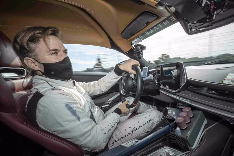 Heidfeld cho biết nguyên mẫu thử nghiệm được vận hành với khoảng 80% sức mạnh nhưng đã manh đến khả năng tăng tốc vượt xa sự tưởng tượng của anh. Khả năng ổn định trong cua ở tốc độ cao rất tốt, tuy nhiên cựu tay đua F1 nhận định rằng hệ thống kiểm soát lực kéo và phân bổ mô-men xoắn của nguyên mẫu cần được cải thiện thêm.