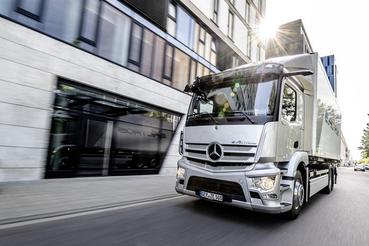 Mercedes sẽ cung cấp các gói bảo dưỡng và sửa chữa cực ưu đãi cho eActros để giúp các công ty hậu cần cảm thấy yên tâm và thoải mái hơn.
