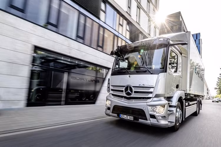 Mercedes sẽ cung cấp các gói bảo dưỡng và sửa chữa cực ưu đãi cho eActros để giúp các công ty hậu cần cảm thấy yên tâm và thoải mái hơn.