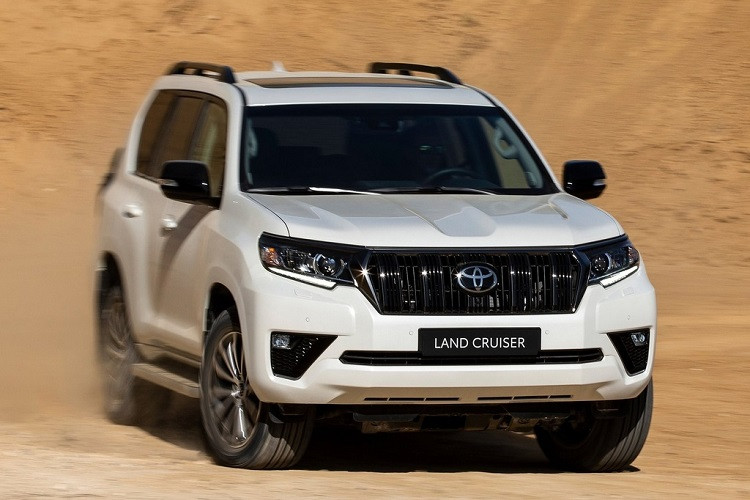 Theo một số nguồn tin, Toyota sẽ ra mắt Land Cruiser thế hệ mới vào đầu tháng 8, đúng sinh nhật lần thứ 70 của dòng xe off-road huyền thoại này. Mẫu xe SUV Toyota Land Cruiser là một trong ba biểu tượng off-road ở làng ôtô thế giới, bên cạnh Mercedes-Benz G-Class và Land Rover Defender.
