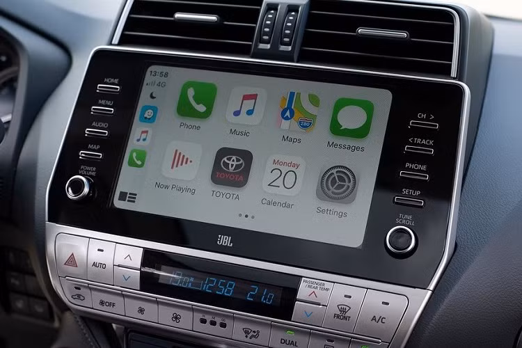 Nâng cấp đáng chú ý nhất trên Land Cruiser 2021 là hệ thống an toàn Toyota Safety Sense thế hệ thứ 2. Gói an toàn này gồm công nghệ mở rộng như cảnh báo va chạm phía trước vào ban đêm và phát hiện người đi bộ, kiểm soát hành trình thích ứng thông minh.