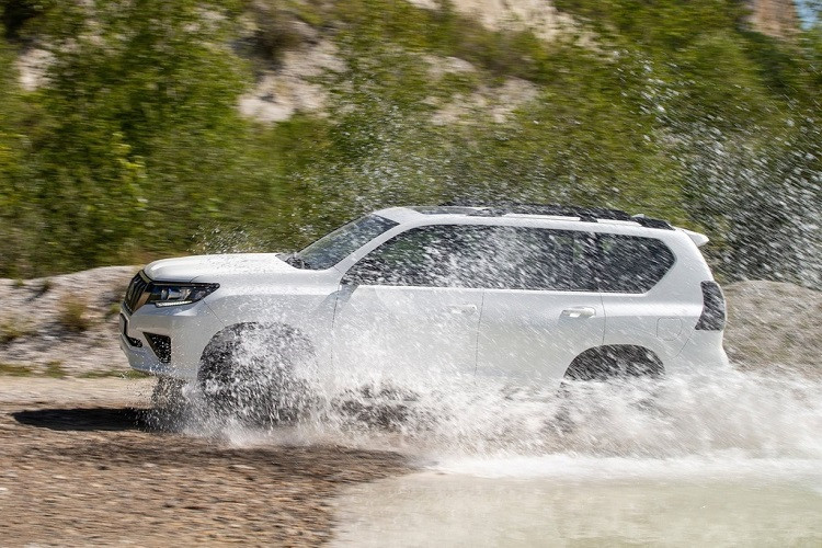 Cụ thể, động cơ này được tăng 23 mã lực lên 197 mã lực tại 3.000-3.400 vòng/phút, mô-men xoắn tăng 50 Nm lên 500 Nm tại 1.600-2.800 vòng/phút. Đi kèm hộp số tự động 6 cấp, chiếc SUV này có thể tăng tốc 0-100 km/h trong 9,9 giây, cải thiện 3 giây so với đời trước, vận tốc tối đa 175 km/h. Mức tiêu hao nhiên liệu của xe khoảng 7,4 lít/100 km.