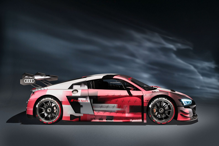 Các đội đua cũng có thể nâng cấp các phiên bản R8 LMS GT3 cũ với cấu hình Evo II. Xe sẽ được trưng bày tại giải đua Spa 24 Giờ được tổ chức tại Bỉ vào cuối tuần sau.