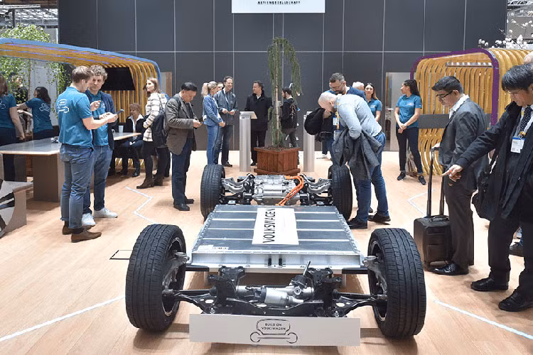 Chiếc xe Volkswagen OnePod chạy điện tự lái này sẽ được trưng bày tại triển lãm “Go.City – The Future of Urban Mobility” của DRIVE ở Berlin, Đức cho đến ngày 31/12/2021.