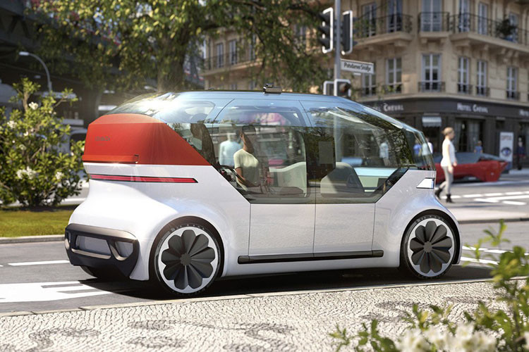 Tuy nhiên hiện tại, nhiều nhà sản xuất cũng đang cho mọi người thấy tầm nhìn của họ về viễn cảnh tương lai đấy trông như thế nào và Volkswagen là hãng xe mới nhất tham gia vào cuộc đua xe tự hành hoàn toàn của tương lai với mẫu concept Volkswagen OnePod hoàn toàn mới.