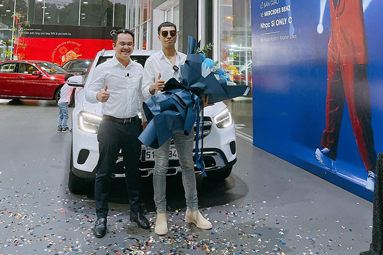 Đáng chú ý, ở lần nâng cấp giữa vòng đời này Mercedes-Benz GLC 200 được trang bị động cơ mới có mã hiệu M264 mạnh mẽ hơn phiên bản cũ. Cụ thể, cả 2 phiên bản GLC 200 và GLC 200 4Matic đều sử dụng loại máy xăng dung tích 2.0L cho công suất tối đa 197 mã lực và mô-men xoắn cực đại lên tới 320 Nm, trang bị hộp số vẫn là loại tự động 9 cấp. Về hệ dẫn động, GLC 200 được trang bị loại dẫn động cầu sau còn GLC 200 4Matic là loại dẫn động 4 bánh.