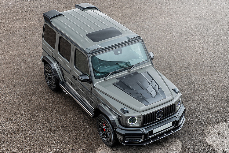 Hãng độ danh tiếng Kahn Design vừa cho ra mắt mẫu Mercedes-Benz G-Class Carbon Wide Track Edition 2021 mới. Đúng với tên gọi, chiếc xe được bổ sung thêm hàng loạt phụ kiện làm từ sợi carbon.