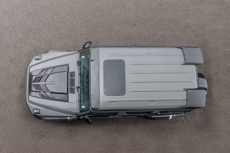 Mức giá xe Mercedes-Benz G-Class Carbon Wide Track Edition được Kahn Design đưa ra là 224.999 bảng Anh, tương đương 309.635 USD (khoảng hơn 7 tỷ đồng). Tại Việt Nam, một chiếc Mercedes-AMG G 63 có giá đề xuất chính hãng là 10,95 tỷ đồng.