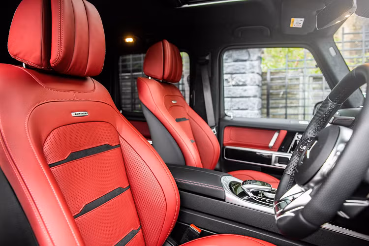 Hãng độ không can thiệp vào động cơ nguyên bản, chiếc xe vẫn dùng động cơ V8 tăng áp kép 4.0L, sản sinh công suất 585 mã lực tại 6.000 vòng/phút và mô-men xoắn cực đại 850 Nm tại dải vòng tua 2.500-3.500 vòng/phút. Sức mạnh được truyền đến 4 bánh thông qua hệ dẫn động 9 cấp Speedshift TCT.