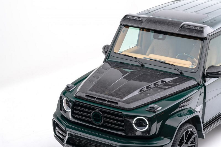 Sức mạnh mới giúp Mercedes-AMG G63 độ Mansory Gronos dễ dàng tăng tốc từ 0 - 100 km/h chỉ trong 3,5 giây, nhanh hơn 1.0 giây so với bản gốc, tốc độ tối đa tăng từ 220 km/h lên 250 km/h.