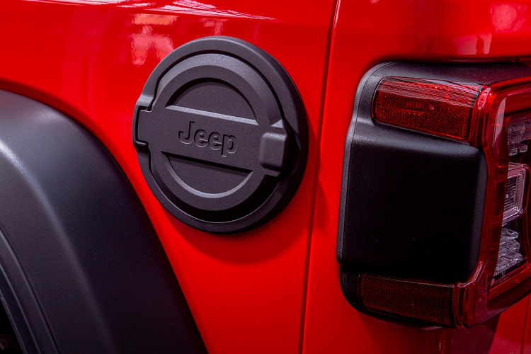 Jeep Wrangler 1941 Edition có các màu tùy chọn gồm đen Brilliant, xám Crystal, đỏ Firecracker và bạc Billet.