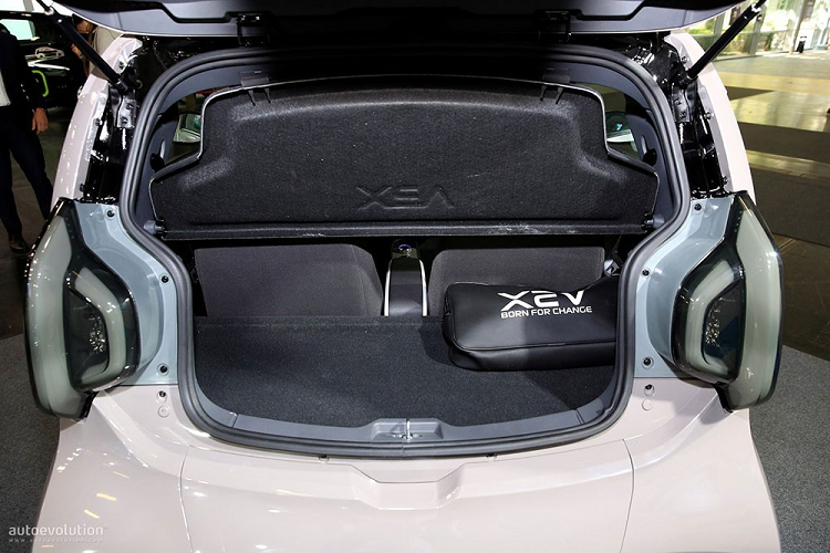 Theo công ty XEV, mẫu xe này có thể đáp ứng đầy đủ tiêu chuẩn an toàn tại thị trường châu Âu. Tuy nhiên, hiện chưa có bất kỳ đoạn video nào quay lại quá trình thử nghiệm an toàn của XEV YoYo được tung ra.