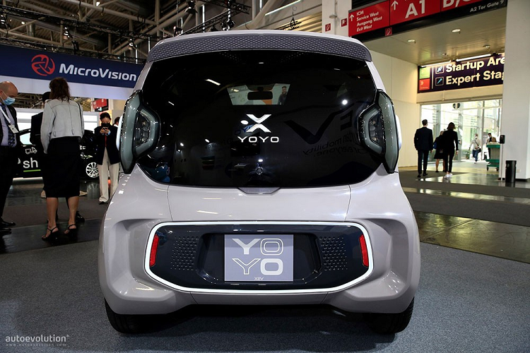 Nguồn cung cấp sức mạnh cho mẫu ô tô in 3D này là mô-tơ điện có công suất tối đa chỉ 7,5 kW (khoảng 10 mã lực) và cụm pin 10,36 kWh. Nhờ đó, xe có thể đạt vận tốc tối đa khoảng 80 km/h và chạy được 150 km sau khi sạc đầy pin.