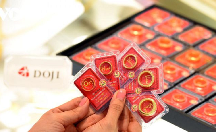 Gia vang SJC tang cao khi gia the gioi sut giam