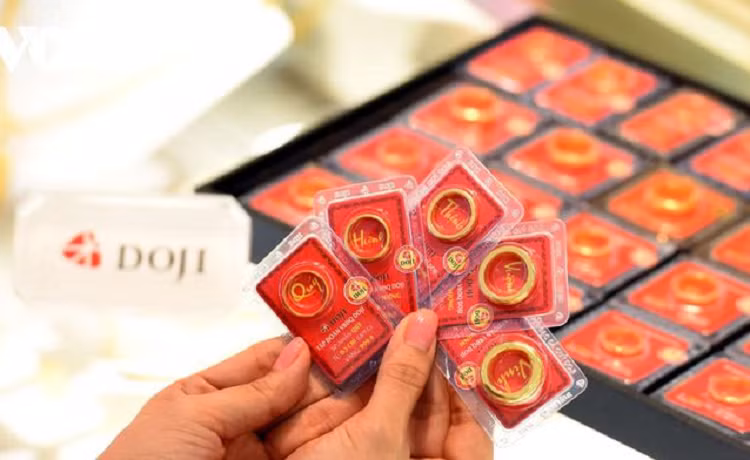 Gia vang SJC tang cao khi gia the gioi sut giam