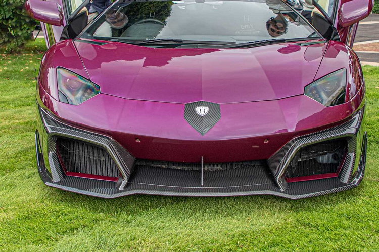 Khách hàng có thể lựa chọn nắp capo được làm từ sợi carbon với logo Huber thay thế cho logo Lamborghini. Gói độ không can thiệp vào hệ thống vận hành. Khách hàng có thể nâng cấp từ phiên bản LP700-4 cho đến Aventador S.