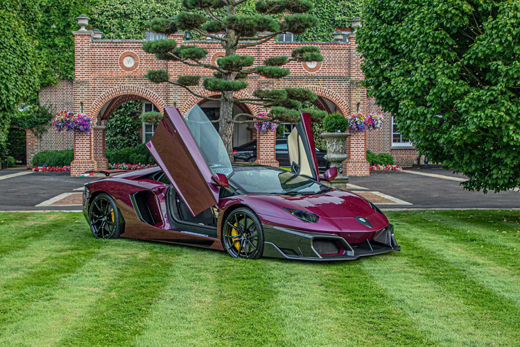 Chỉ có 21 bộ bodykit Huber Era được sản xuất. Mức giá gói độ Huber Era cho Lamborghini Aventador khởi điểm lên đến 35.420 USD.