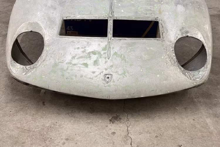 Vào năm 1971, tức là sau 5 năm trình làng, dòng Lamborghini Miura được bổ sung phiên bản hiệu suất cao SV. Miura SV cũng chính là mẫu siêu xe đầu tiên của Lamborghini được trang bị động cơ V12.