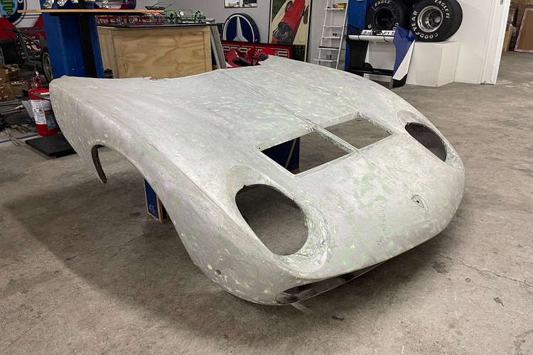 Trong lịch sử của hãng Lamborghini, Miura là siêu xe mang tính biểu tượng và chiếm một vị trí quan trọng. Đây là siêu xe được ra đời dưới bàn tay của Marcelo Gandini - nhà thiết kế trẻ đến từ hãng Bertone danh tiếng. Khi thiết kế Lamborghini Miura, ông Gandini mới 25 tuổi. Ông Gandini đã tạo hình Lamborghini Miura như một chú bò tót đang cúi đầu và chuẩn bị chiến đấu.