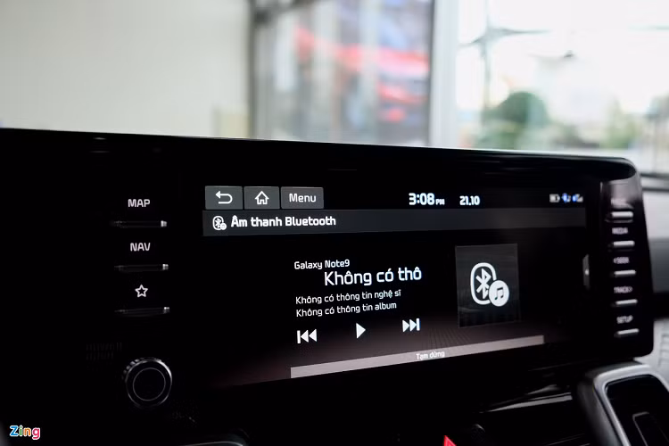 Dù bị đẩy xuống vị trí thứ 2, không thể phủ nhận sự hấp dẫn của Sorento với khách hàng Việt. Ra mắt Việt Nam từ giữa tháng 9, Sorento được lột xác hoàn toàn so với thế hệ trước. Mẫu SUV có ngoại hình hầm hố, trang bị tiện nghi đầy đủ. Hiện tại, Kia Sorento tại Việt Nam được phân phối với 7 phiên bản có giá từ 1,079 tỷ đến 1,349 tỷ đồng.