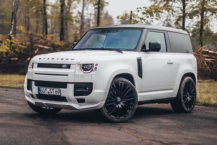 Nếu tên tuổi Brabus được biết đến nhờ việc chuyên nâng cấp các dòng xe Mercedes thì công ty của họ là Startech lại nổi danh với những bản độ Land Rover và Range Rover đắt tiền.