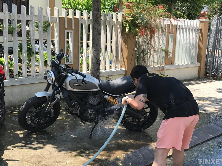 Bao quan xe may the nao khi khong su dung thoi ky gian cach?-Hinh-2