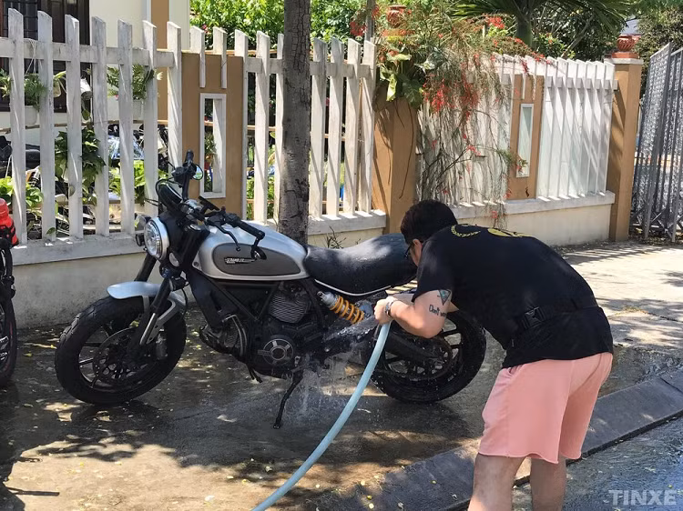 Bao quan xe may the nao khi khong su dung thoi ky gian cach?-Hinh-2